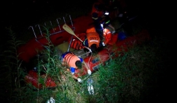 Đã tìm thấy nạn nhân bị container trên cầu Thanh Trì hất văng xuống sông