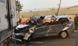 TP.HCM: Ô tô 7 chỗ tông vào đuôi xe tải, tài xế tử vong tại chỗ