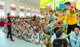 Đàm Vĩnh Hưng không lấy cát-xê, 7 lần hát ở trại giam tặng phạm nhân