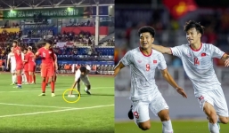 Cầu thủ Singapore giở trò ăn gian nhưng bị Đức Chinh phát hiện