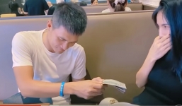 Tin giải trí 17/12: Công Vinh kính cẩn dâng tiền cho vợ, Hồ Quang Hiếu xuất hiện sau ồn ào