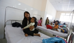 Hơn 100 người nhập viện cấp cứu sau bữa ăn của đoàn từ thiện