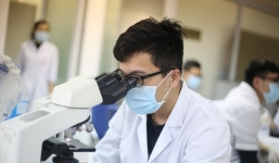 Việt Nam thử nghiệm phương án điều trị virus corona từ thuốc kháng HIV/AIDS