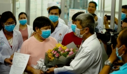 Bệnh nhân Trung Quốc xuất viện, cảm thấy may mắn vì phát hiện nhiễm corona tại Việt Nam