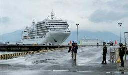 2 du thuyền chở 1300 khách cập cảng ở Huế giữa dịch Covid-19