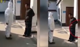 Người đàn ông không đeo khẩu trang bị trói vào cột nhà giữa dịch Covid-19