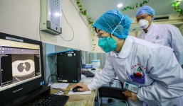 Virus Covid-19 dễ bám tế bào hơn SARS 1000 lần, đột biến gen giống virus HIV