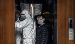 Bị nghi lây virus chỉ sau 1 phút đi cùng thang máy với bệnh nhân nhiễm Covid-19