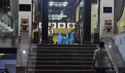 Dịch Covid-19: 5 người tiếp xúc gần bệnh nhân thứ 30 bị ho, sốt