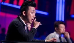 Trấn Thành nửa đêm đứng khóc giữa đường và hành động khiến fan nể phục