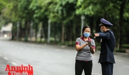 Hà Nội: Nhắc nhở những người đang cố ra đường không vì mục đích thiết yếu