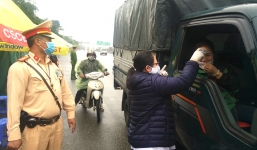 Hà Nội: Phát hiện 7 tài xế có thân nhiệt bất thường ở các chốt kiểm tra