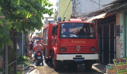 Cháy dữ dội tại kho xưởng ở TP.HCM, nhiều tài sản bị thiêu rụi