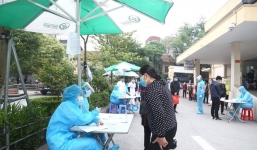 Bộ Y tế khuyến cáo các tỉnh ‘nguy cơ thấp’ không được chủ quan, hạn chế ra khỏi nhà