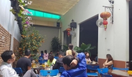 Phó phòng cảnh sát bị kiểm điểm vì vợ mở bán cafe bất chấp lệnh cấm