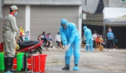 Chủ tịch Hà Nội đồng ý gỡ bỏ cách ly thôn Hạ Lôi vào ngày 5/5