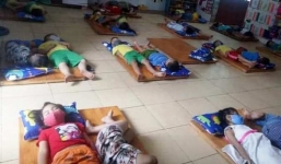 Sở GD&ĐT Nghệ An yêu cầu kiểm tra việc trẻ mầm non đeo khẩu trang lúc ngủ