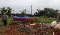 Chủ nợ đào mộ, đốt hài cốt mẹ vợ vì con rể vay tiền không trả lãi