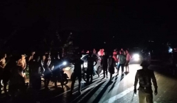 Tài xế say xỉn nhấn ga, hất văng một chiến sĩ CSGT lên nắp capo chạy 3km