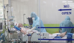 Tổng lãnh sự Anh cảm ơn các y bác sĩ Việt Nam hết lòng cứu chữa nam phi công