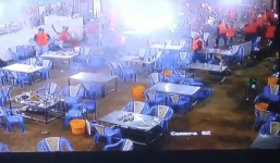 TP.HCM: Hàng trăm thanh niên hỗn chiến như phim ở một quán ốc