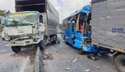 TP.HCM: Xe khách va chạm liên hoàn với 5 xe tải, 8 người bị thương