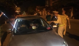 Lái xe vi phạm nồng độ cồn, tự xưng thiếu tá quân đội không hợp tác với CSGT