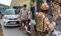 Hà Nội: Tài xế vượt đèn đỏ, tăng ga bỏ chạy, kéo lê CSGT trên đường 