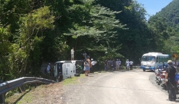 Xe chở khách du lịch bị lật, ít nhất 8 người thiệt mạng