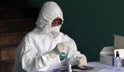 Hà Nội rà soát được 73 người đi cùng chuyến bay với 6 ca nhiễm Covid-19