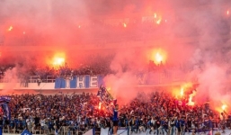 Chấn động Indonesia: 2 cổ động viên bóng đá bị giẫm đạp tới mất mạng khi được đến sân xem trực tiếp