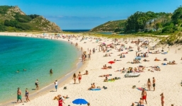 Quốc gia đầu tiên trên thế giới cấm người vừa bơi vừa tiểu, mức phạt nghe xong mà rụng rời