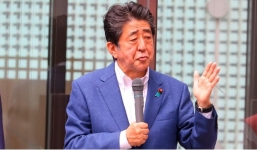 Cựu thủ tướng Nhật Bản Shinzo Abe ngã gục sau 2 tiếng súng