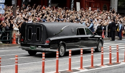 Nước Nhật nghẹn ngào tiễn đưa ông Shinzo Abe về nơi an nghỉ cuối cùng