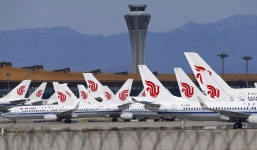 Hành khách hú hồn khi phát hiện cánh máy bay bị rụng ốc vít ở độ cao 10.000m