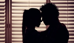 Người phụ nữ đã có chồng vẫn gian díu mập mờ với 18 anh chàng để 'đào mỏ'