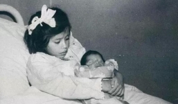 Bé 5 tuổi trở thành bà mẹ trẻ nhất thế giới khiến các nhà khoa học 'ngã ngửa'