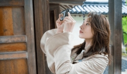 Hậu bê bối 'cắm sừng' chồng, 'Lang Hoa' Đổng Khiết lần đầu lộ cảnh tình tứ bên người đàn ông lạ