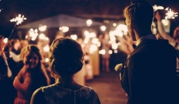 Cô gái bỏ việc vì mời 70 đồng nghiệp nhưng chỉ 1 người đến dự đám cưới