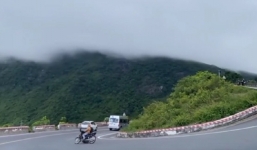 Rùng mình khoảnh khắc thanh niên lao xuống vực đèo Hải Vân khi ôm cua