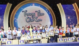 Chương trình 'Trung thu cho em': 100 suất quà và học bổng đến với các trẻ em có hoàn cảnh khó khăn