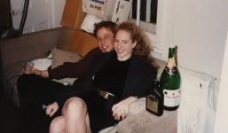 Kỷ vật tình yêu của tỷ phú Elon Musk bị bạn gái cũ bán đấu giá, hot nhất là tấm thiệp sinh nhật 8 chữ