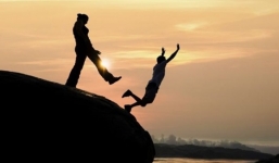 Lừa dối 4 con giáp này, bạn sẽ không bao giờ 'có cửa' quay đầu