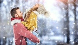 Phát hiện lý do dễ thương khiến phụ nữ luôn cảm thấy lạnh hơn đàn ông