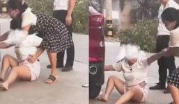 Bị cấm yêu xa, cô gái khóc lóc ôm bánh xe bạn trai, tuyệt tình tuyên bố 'Con không muốn mẹ quan tâm'