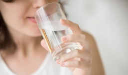 7 dấu hiệu cho thấy cơ thể đang âm thầm mất nước mà nhiều người vô tình bỏ qua