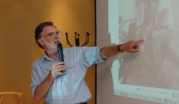 Giảng viên Hóa bị sa thải vì dạy quá khó khiến sinh viên sợ hãi