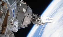 Chuyển tiền cho 'người yêu phi hành gia' trên ISS mua vé về nhà, người phụ nữ sững người vì cái kết
