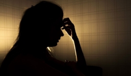 Nấc cụt và 8 triệu chứng đột quỵ ở phụ nữ siêu phổ biến