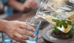 Những kiểu uống nước hại người mà đa số chúng ta phạm phải